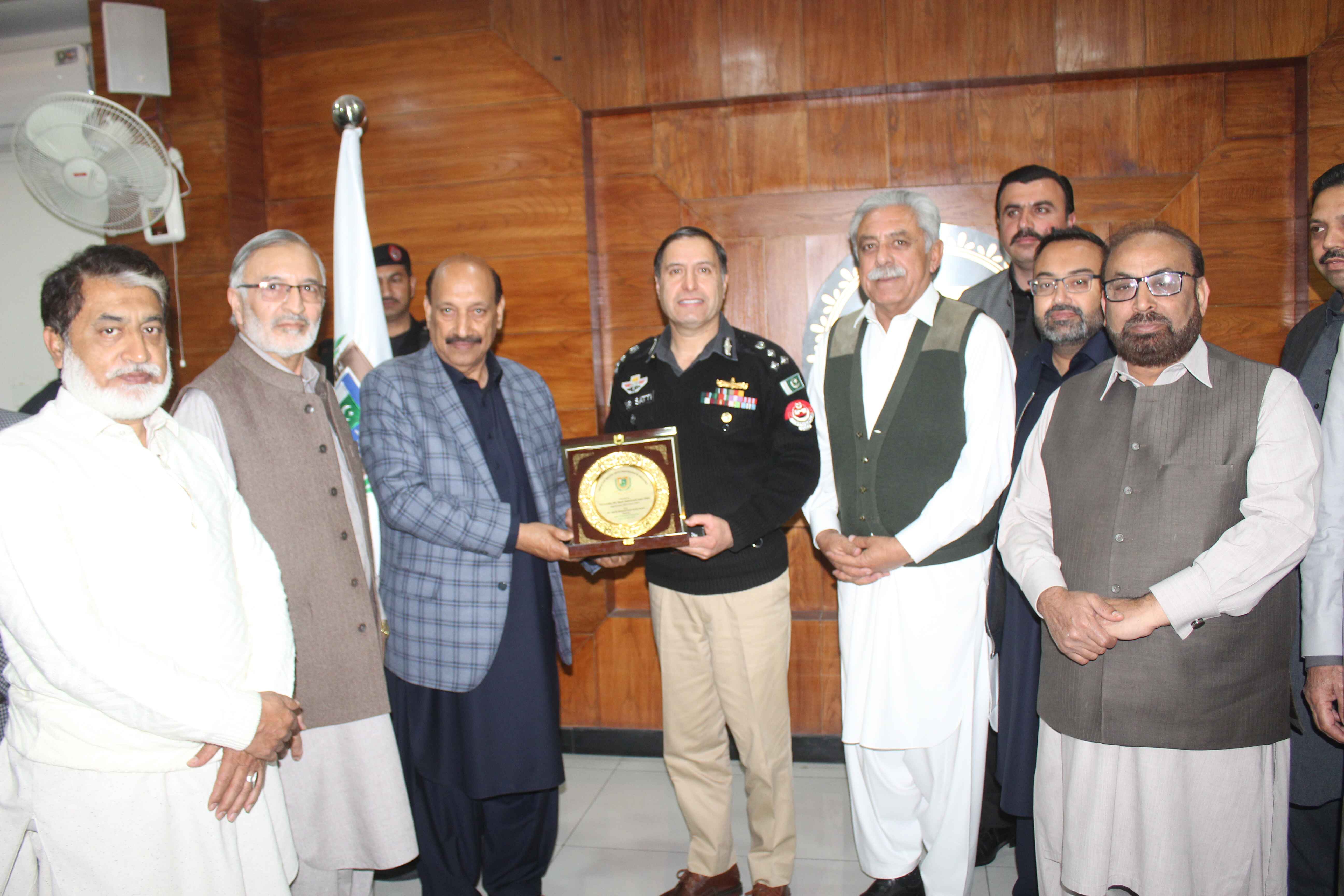 Mr. Malik Ashiq Awan, Chairman of HIA, Presents Shield to Mr. Nasir Mehmood Satti RPO Hazara Region During HIA Visit
